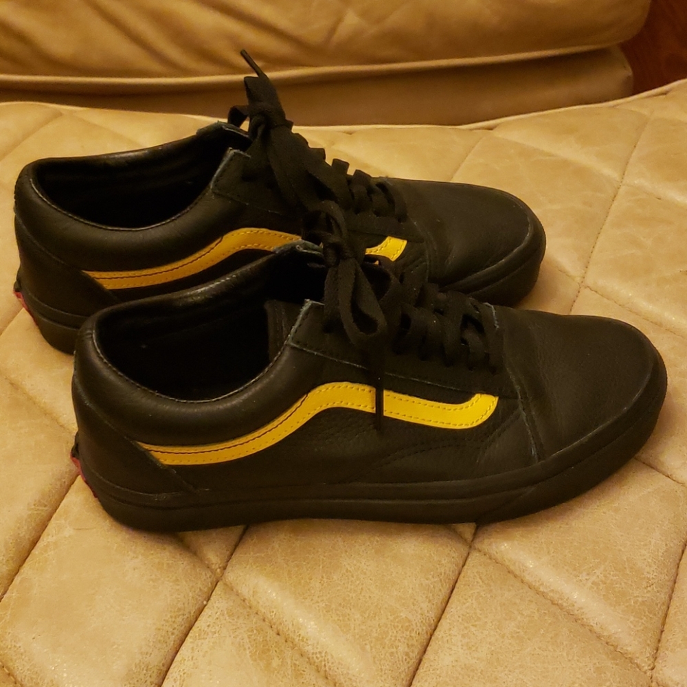 VANS - Picture 2 of 6